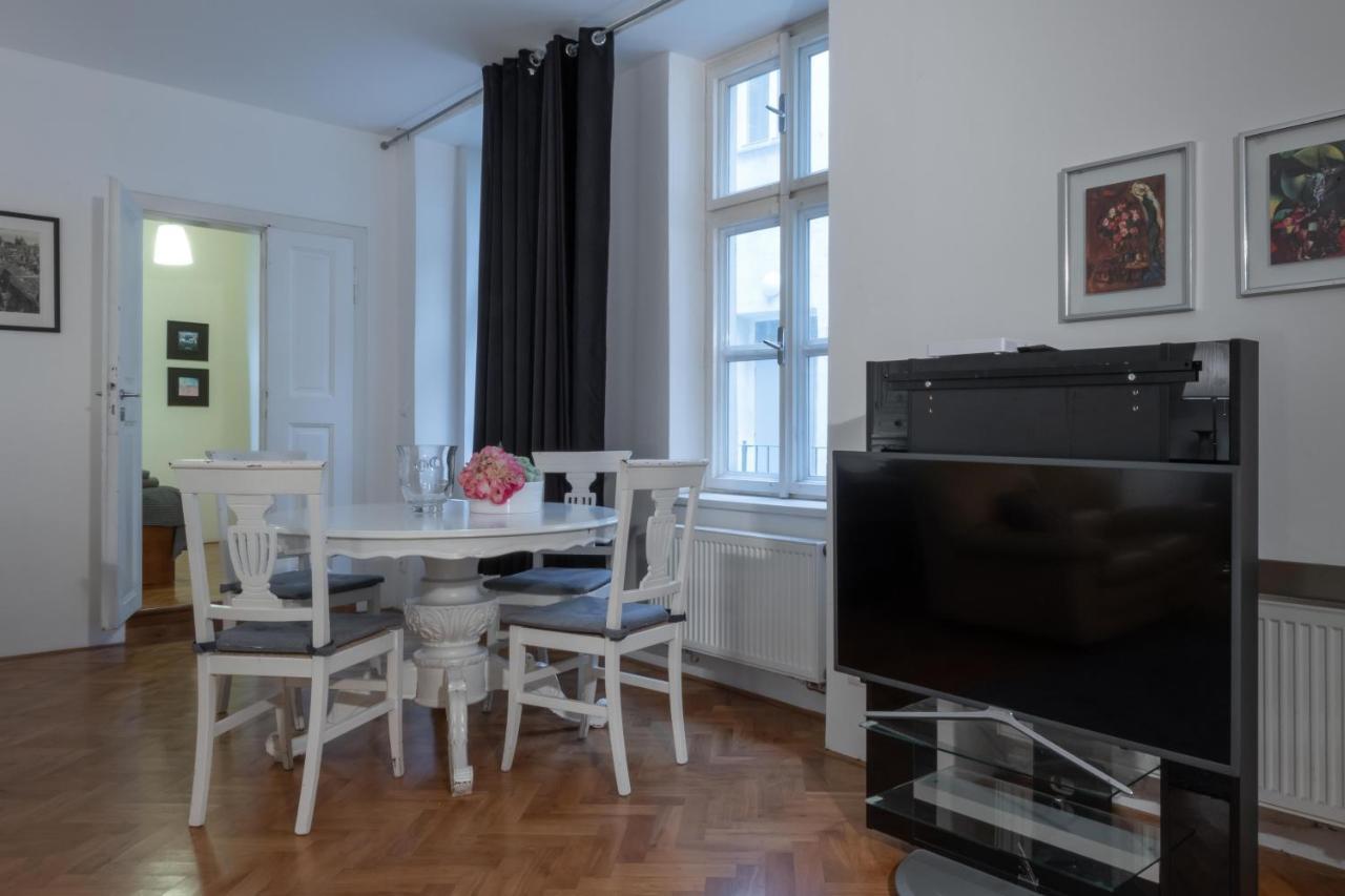 Apartman Carolinum Apartment Prague Exterior photo